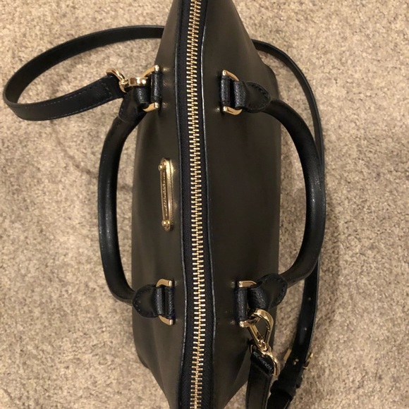 Micheal Kors Purse - Picture 2 of 4